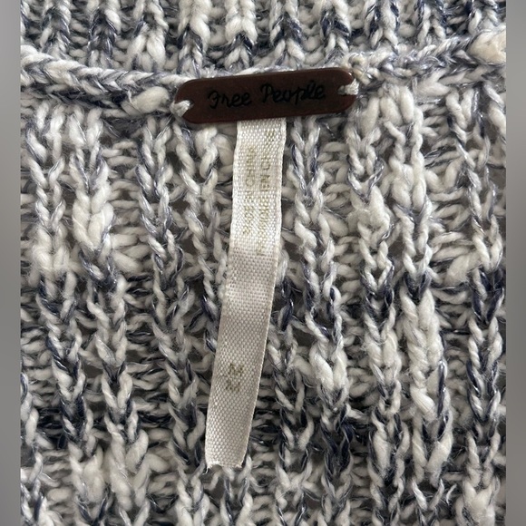 Free People Marled Gray and White Sweater Tunic Size Medium - Picture 2 of 6